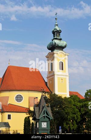 Chiesa carmelitana e campanile, Gyor, Ungheria Foto Stock