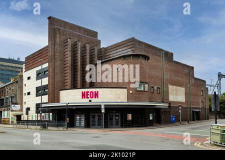 Ex cinema Odeon su Clarence Place, Newport, Monmouthshire, inaugurato nel 1938. Ora un nightclub, ha mostrato il suo ultimo film nel 1981. Grado 2 elencato Foto Stock