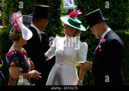 Ascot, Regno Unito. 17th giugno, 2022. Zara Phillips, Princess Anne, Princess Royal e Mike Tindall partecipano a Royal Ascot 2022 Credit: Independent Photo Agency/Alamy Live News Foto Stock