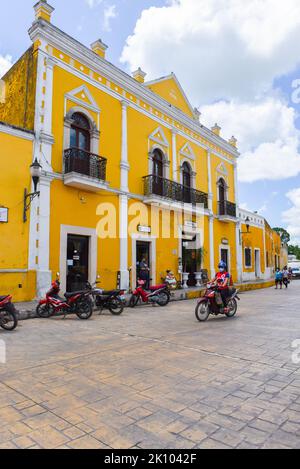 La città gialla di Izamal, Yucatan, Messico Foto Stock