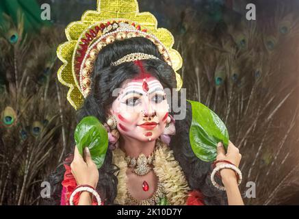 Concetto Agomoni, Mahalaya Shoot-Forms di Parvati con abito tradizionale come la dea Foto Stock