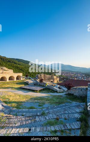 Fortezza di Prizren a Prizren, Kosovo. Conosciuta anche come la Fortezza di Kalaja, è un famoso punto di riferimento turistico a Prizren, Kosovo Foto Stock