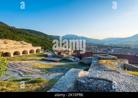 Fortezza di Prizren a Prizren, Kosovo. Conosciuta anche come la Fortezza di Kalaja, è un famoso punto di riferimento turistico a Prizren, Kosovo Foto Stock