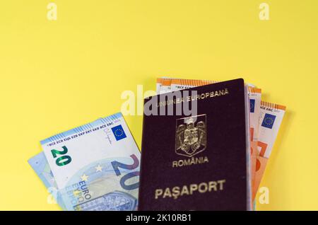 Viaggi intorno al mondo, passaporto e denaro Foto Stock
