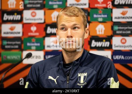 Leuven, Belgio. 14th Set, 2022. Oscar Lewicki di Malmo ha illustrato nel corso di una conferenza stampa della squadra svedese FC Malmo, mercoledì 14 settembre 2022 a Lovanio, in preparazione della partita di domani contro la squadra di calcio belga Royale Union Saint-Gilloise, il 2° giorno della tappa del gruppo UEFA Europa League. BELGA PHOTO DAVID PINTENS Credit: Belga News Agency/Alamy Live News Foto Stock