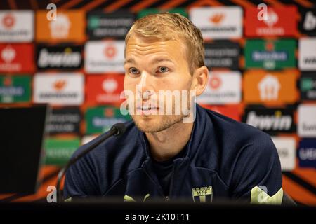 Leuven, Belgio. 14th Set, 2022. Oscar Lewicki di Malmo ha illustrato nel corso di una conferenza stampa della squadra svedese FC Malmo, mercoledì 14 settembre 2022 a Lovanio, in preparazione della partita di domani contro la squadra di calcio belga Royale Union Saint-Gilloise, il 2° giorno della tappa del gruppo UEFA Europa League. BELGA PHOTO DAVID PINTENS Credit: Belga News Agency/Alamy Live News Foto Stock