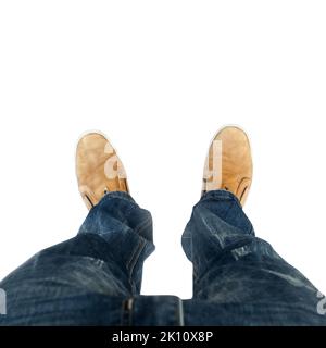 Vista dall'alto delle gambe. Vista dall'alto delle gambe nelle scarpe su sfondo bianco. Uomo in stivali. Illustrazione vettoriale. Illustrazione Vettoriale