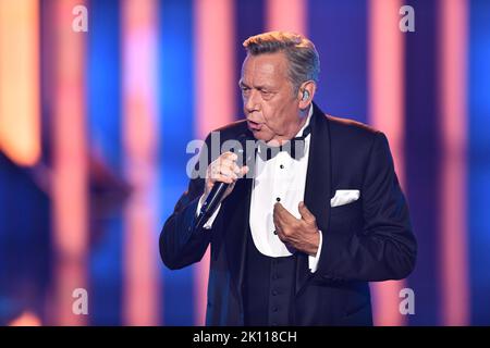 Colonia, Germania. 14th Set, 2022. Il cantante Roland Kaiser suona ai German Television Awards 2022. La cerimonia di premiazione della televisione tedesca di due giorni continua con uno spettacolo primatime. Credit: Marius Becker/dpa/Alamy Live News Foto Stock