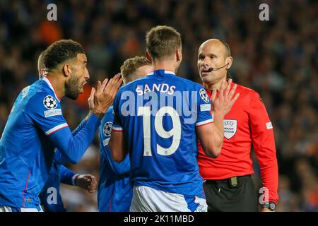 14 settembre 2022, Glasgow, Regno Unito. Il Rangers FC ha suonato il FC Napoli allo stadio Ibrox di Rangers, Glasgow, Scozia, Regno Unito, nella "Champions League Group Stage". L'arbitro della partita di Antonio Maten Lahoz dalla Spagna. Credit: Findlay / Alamy Live News Foto Stock