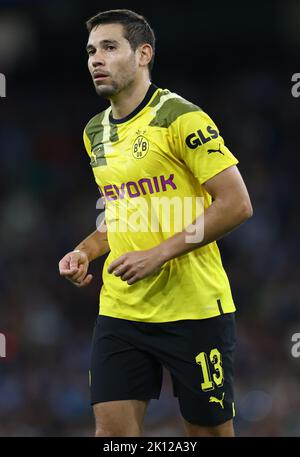 Manchester, Regno Unito. 14th Set, 2022. Raphael Guerreiro di Borussia Dortmund durante la partita della UEFA Champions League presso l'Etihad Stadium, Manchester. Il credito dell'immagine dovrebbe essere: Darren Staples/Sportimage Credit: Sportimage/Alamy Live News Foto Stock