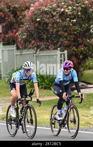 Julie Van de velde Belga e Lotte Kopecky belghe hanno raffigurato nel corso di un allenamento in vista del prossimo UCI Road World Championships in bicicletta, a Wollongong, Australia, giovedì 15 settembre 2022. I Mondi si svolgono dal 18 al 25 settembre. FOTO DI BELGA DIRK WAEM Foto Stock