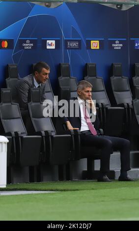 Milano settembre 14 2022 G. Meazza Stadium UEFA Champions League 2022/23 AC Milan Dinamo Zagabria nella Foto : Paolo Maldini Frederic Massara Antonio Saia Credit: Christian Santi/Alamy Live News Foto Stock