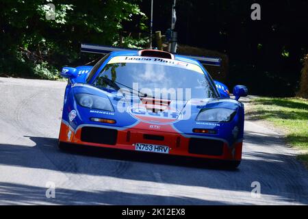 Mika Hakkinen, Emanuele Pirro, McLaren F1 GTR, Una varietà di vetture GT dalla metà degli anni '90s fino ad oggi che hanno gareggiato in prestigiosi eventi del mondo Foto Stock