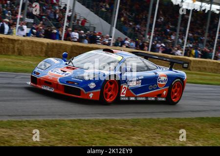 Mika Hakkinen, Emanuele Pirro, McLaren F1 GTR, Una varietà di vetture GT dalla metà degli anni '90s fino ad oggi che hanno gareggiato in prestigiosi eventi del mondo Foto Stock