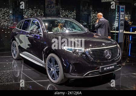 Auto elettrica SUV Mercedes-Benz EQC 400 4MATIC presentata al Salone dell'automobile di Parigi. Parigi, Francia - 3 ottobre 2018. Foto Stock