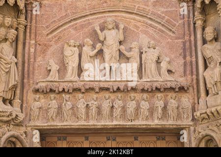 Timpano del portico della Chiesa di San Bartolome a Logrono, Spagna. Foto Stock