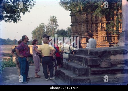 Turisti a Khajuraho, Madhya Pradesh Foto Stock