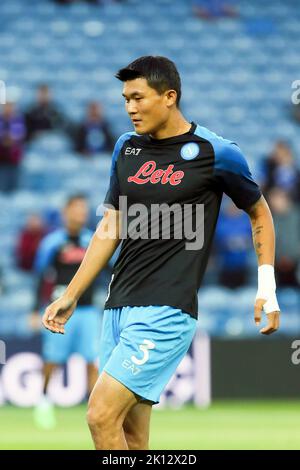 Min-jae Kim, calciatore professionista, che gioca per Napoli, in allenamento allo stadio Ibrox Park, Glasgow, Scozia, Foto Stock