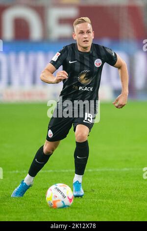 10 settembre 2022, Renania settentrionale-Vestfalia, Duesseldorf: Calcio: 2. Bundesliga, Fortuna Düsseldorf - Hansa Rostock, giorno 8, Merkur Spiel-Arena. Kai Pröger di Rostock gioca la palla. Foto: Marius Becker/dpa Foto Stock