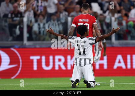 Torino, Italia. 14th Set, 2022. Juan Cuadrado della Juventus FC gesta durante la partita UEFA Champions League Group H tra Juventus FC e SL Benfica allo Stadio Allianz il 14 settembre 2022 a Torino. Credit: Marco Canoniero/Alamy Live News Foto Stock