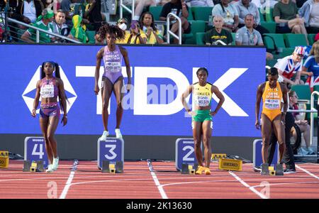 Twanisha Terry, Dina Asher-Smith, Kemba Nelson e Murielle Ahoure-Dembs in gara nella semifinale femminile di 100m ai Campionati mondiali di atletica leggera, Foto Stock