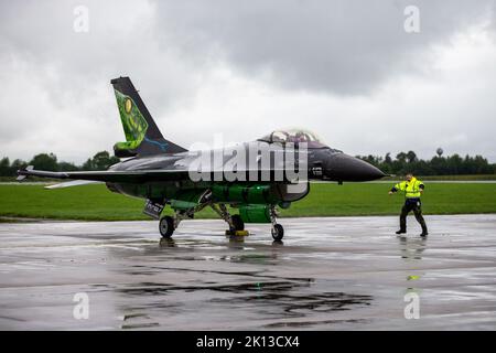 Mosnov, Repubblica Ceca. 15th Set, 2022. F-16 Dream Viper Fighter che parteciperà al fine settimana NATO Days e Czech Air Force Days atterrarono all'aeroporto di Mosnov giovedì 15 settembre 2022, Mosnov, Repubblica Ceca. Le Giornate della NATO, previste per il 17-18 settembre, sono la più grande manifestazione sulla sicurezza in Europa. Credit: Vladimir Prycek/CTK Photo/Alamy Live News Foto Stock