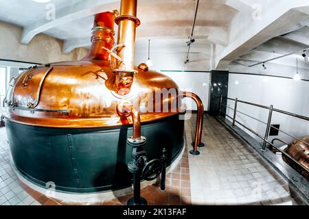 Serbatoio di fermentazione della birra in rame d'epoca Foto Stock