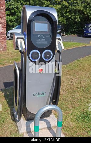 Entrust , EnSmartEV caricabatteria, in un parcheggio, Runcorn città vecchia, utilizzando microgrid, Halton, Cheshire, Inghilterra, REGNO UNITO, WA7 1LX Foto Stock