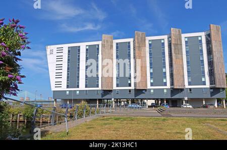 I piani appartamenti dotati di rivestimenti HPL, passeggiata , Runcorn città vecchia, Halton, Cheshire, INGHILTERRA, REGNO UNITO, WA7 1GG Foto Stock