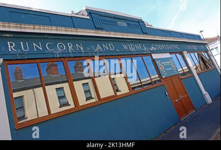 Runcorn e Widnes cooperative Society Building, 71 High Street, Runcorn, Halton, Cheshire, INGHILTERRA, REGNO UNITO WA7 1HU Foto Stock