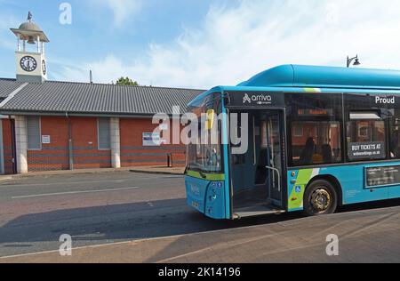 Runcorn vecchia stazione degli autobus, autobus, linee di autobus, 110, 61, Stazione degli autobus di Runcorn High Street, Halton, Cheshire, Inghilterra, Regno Unito, WA7 1LX Foto Stock