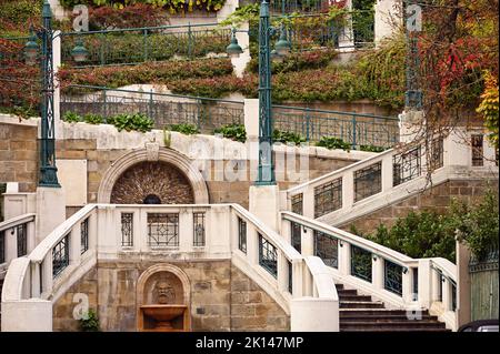 Strudlhofstiege una vecchia scalinata nella stagione autunnale di Vienna Foto Stock