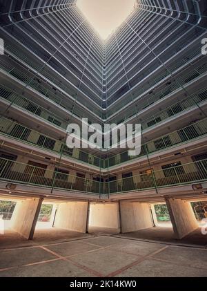 Un tiro a basso angolo della tenuta governativa di Oi Man a Hong Kong Foto Stock