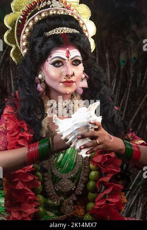 Concetto Agomoni, Mahalaya Shoot-Forms di Parvati con abito tradizionale come la dea Foto Stock