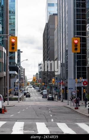 Ottawa, Canada - 12 settembre 2022: Paesaggio urbano con luci di strada in centro. Foto Stock