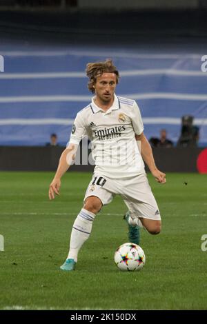 Madrid, Spagna. 15th Set, 2022. Luka Modric.During la partita giocata tra Real Madrid e RB Leipzig. Vittoria del Real Madrid da 2 a 0 con gli obiettivi di fede Valverde e Asensio in tempo di infortunio. (Foto di Jorge Gonzalez/Pacific Press/Sipa USA) Credit: Sipa USA/Alamy Live News Foto Stock