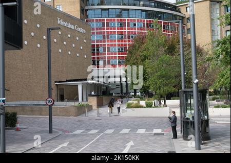 Television Centre, ex sede della BBC Television, oggi tre studi utilizzati per la produzione televisiva, gestiti dalla BBC Studioworks. Londra, Inghilterra, Regno Unito Foto Stock