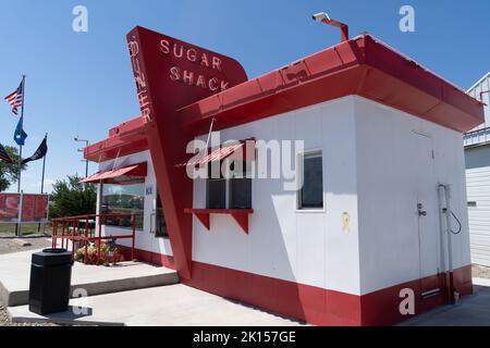 Rudyard, Montana - 2 luglio 2022: Hthe Sugar Shack diner in Rudyard Montana è un ristorante retrò che serve hamburger e milkshake Foto Stock