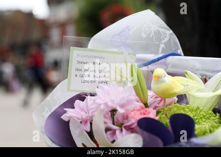 Londra UK 11th settembre 2022. Tributi floreali per la regina Elisabetta II a Uxbridge. Credito: John Patrick Fletcher Foto Stock