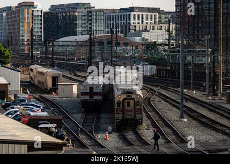 Washington, Stati Uniti. 15th Set, 2022. I treni si fermano sui binari della Union Station a Washington, District of Columbia, 15 settembre 2022. (Foto di Dominick Sokotoff/Sipa USA) Credit: Sipa USA/Alamy Live News Foto Stock