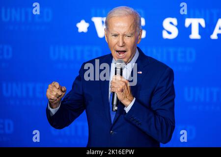 Washington DC, Stati Uniti. 15th Set, 2022. Il presidente degli Stati Uniti Joe Biden fa le sue osservazioni al vertice della United We Stand nella sala orientale della Casa Bianca a Washington DC, USA, 15 settembre 2022. Credito: Jim Loscalzo/Pool tramite CNP/dpa/Alamy Live News Foto Stock
