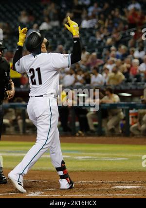 Phoenix, Arizona, Stati Uniti. 15th Set, 2022. Emmanuel Rivera (15) degli Arizona Diamondbacks colpisce un solo homer in fondo al quarto inning tra i San Diego Padres e gli Arizona Diamondbacks a Case Field a Phoenix, Arizona. Michael Cazares/Cal Sport Media. Credit: csm/Alamy Live News Foto Stock