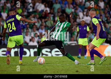 Siviglia, Spagna. 15th Set, 2022. William Carvalho di Real Betis compete per la palla durante la partita di tappa della UEFA Europa League Group C tra Real Betis e Ludogorets Razgrad allo stadio Benito Villamarin il 15 settembre 2022 a Siviglia, Spagna. (Credit Image: © Jose Luis Contreras/DAX via ZUMA Press Wire) Credit: ZUMA Press, Inc./Alamy Live News Foto Stock