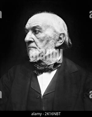 William Ewart Gladstone (1809-1898), quattro volte primo ministro britannico durante l'era vittoriana del 19th ° secolo. Foto Stock