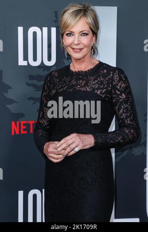 Hollywood, Stati Uniti. 15th Set, 2022. HOLLYWOOD, LOS ANGELES, CALIFORNIA, USA - 15 SETTEMBRE: L'attrice americana Allison Janney arriva al Los Angeles Premiere del Lou di Netflix, tenutosi al Netflix Tudum Theater il 15 settembre 2022 a Hollywood, Los Angeles, California, USA. (Foto di Xavier Collin/Image Press Agency) Credit: Image Press Agency/Alamy Live News Foto Stock