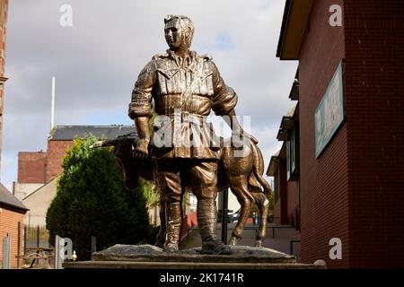 John Simpson Kirkpatrick: Figlio perduto della campagna di Gallipoli nella prima guerra mondiale, asino. South Shields, scolpita da Robert Olley Foto Stock