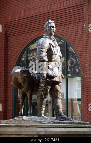 John Simpson Kirkpatrick: Figlio perduto della campagna di Gallipoli nella prima guerra mondiale, asino. South Shields, scolpita da Robert Olley Foto Stock