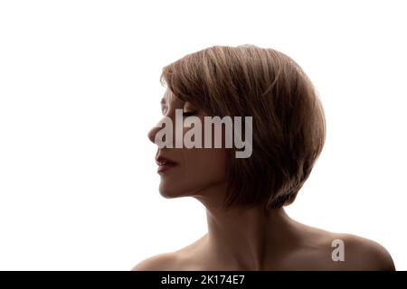 Contorno viso. Ringiovanimento della pelle. Procedura anti-invecchiamento. Cosmetologia estetica. Profilo donna matura silhouette isolato su bianco copia spazio backgrou Foto Stock