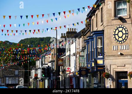 Buxton, High Street una strada che corre dal centro della città a sud Foto Stock