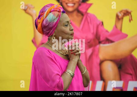 15 settembre 2022, Wilmington, DE, Stati Uniti d'America: L'attrice americana JENIFER LEWIS dà le sue osservazioni durante la serie IT Up di Choppin Giovedi, 15 settembre 2022, alla biblioteca pubblica di Wilmington a Wilmington, DE. (Credit Image: © Saquan Stimpson/ZUMA Press Wire) Foto Stock